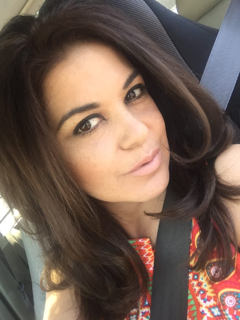 Beautiful Latina Hair back to life with Argan Oil 